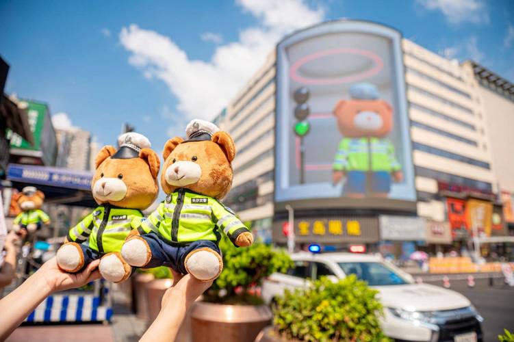 长沙街头现迷你交警;长沙交警视频