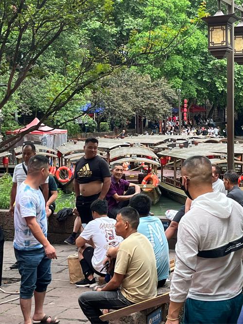 2025澳门马经,最新资料和凤凰古城百人抢鸭子与凤凰古城百人抢鸭子是真的吗
